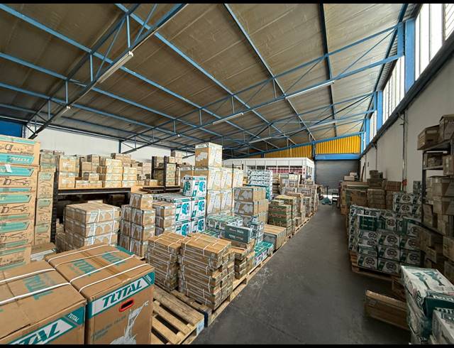 406M² WAREHOUSE TO LET IN SPARTAN